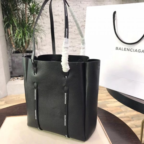 Ba*len*cia*ga-everyday-tote-2