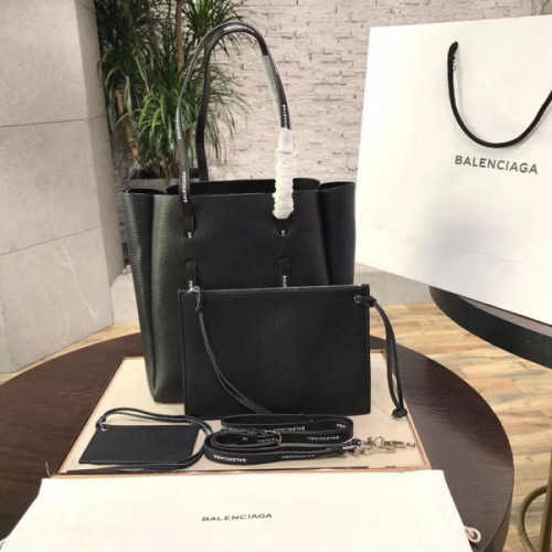 Ba*len*cia*ga-everyday-tote-2