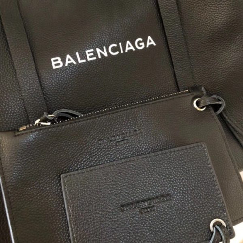 Ba*len*cia*ga-everyday-tote-3