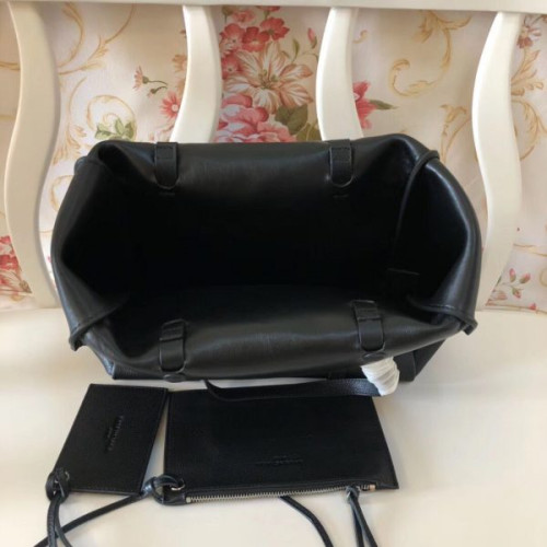 Ba*len*cia*ga-everyday-tote-3