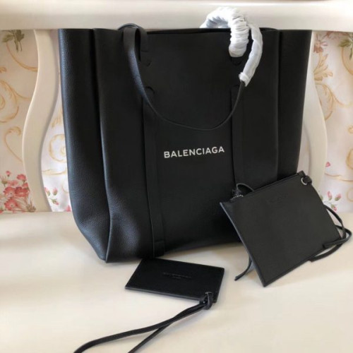 Ba*len*cia*ga-everyday-tote-3