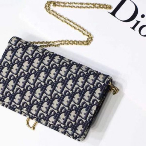 D*or-oblique-saddle-clutch