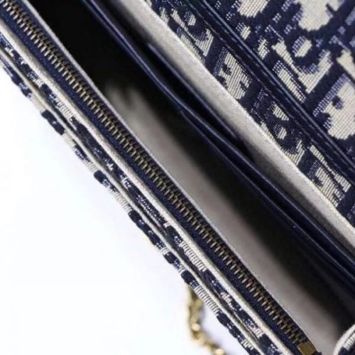 D*or-oblique-saddle-clutch