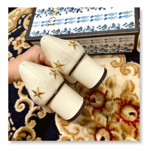 G*u*i-embroidered-leather-mid-heel-pump
