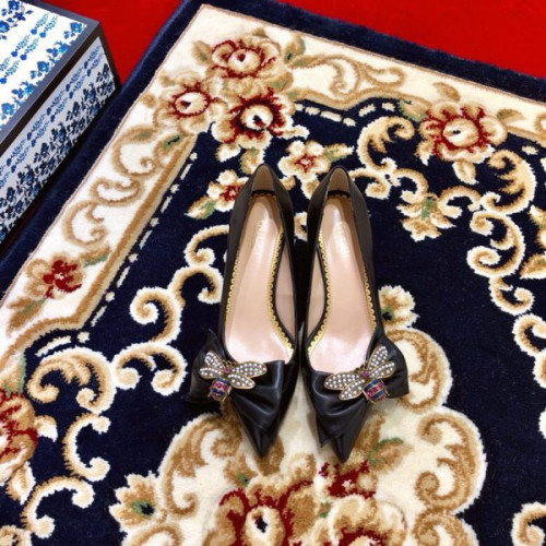 G*u*i-leather-pump-with-bow