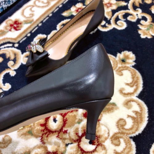 G*u*i-leather-pump-with-bow