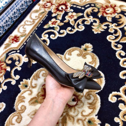 G*u*i-leather-pump-with-bow
