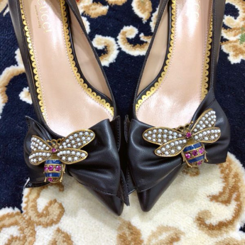 G*u*i-leather-pump-with-bow