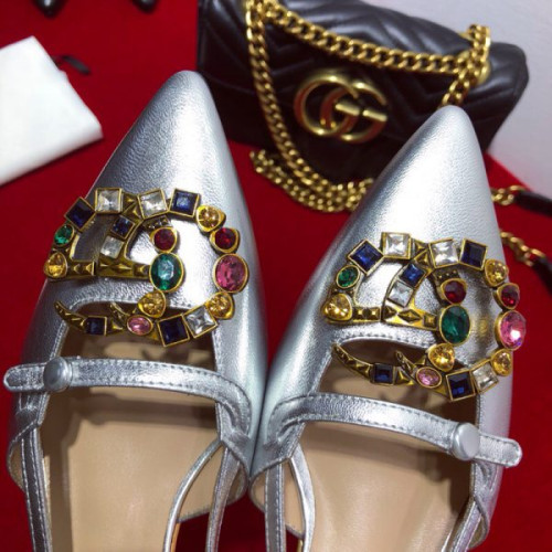 G*u*i-pump-with-crystal-4