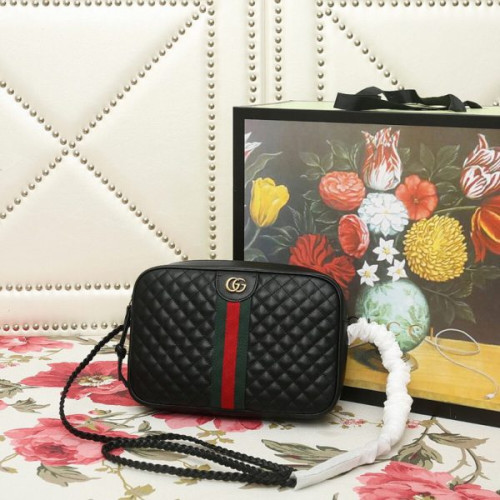 G*u*i-quilted-leather-small-shoulder-bag-2