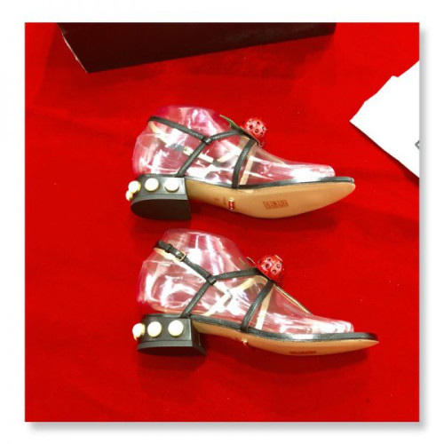 G*u*i-sandals-16