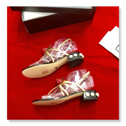 G*u*i-sandals-17