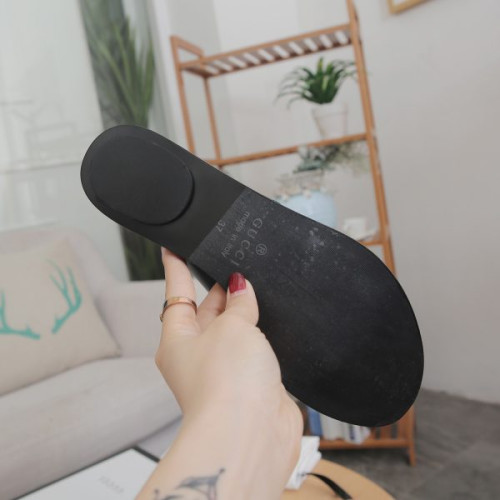 G*u*i-slipper-42