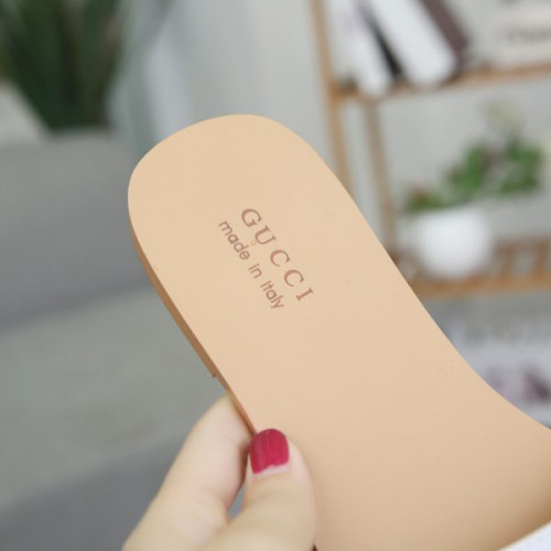 G*u*i-slipper-50