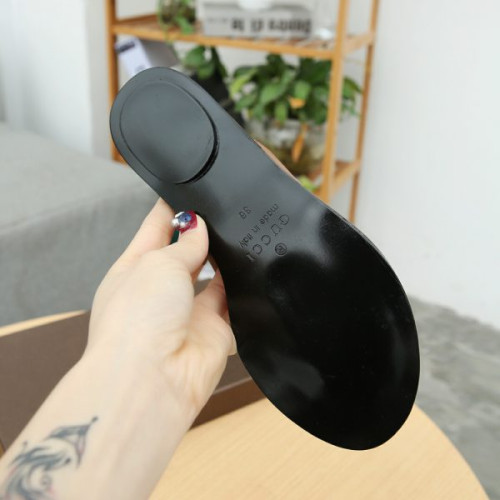 G*u*i-slipper-58