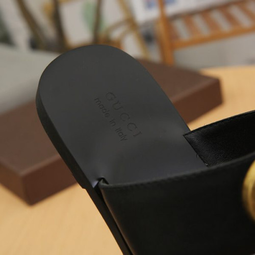 G*u*i-slipper-men