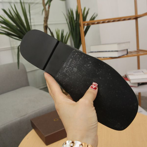 G*u*i-slipper-men