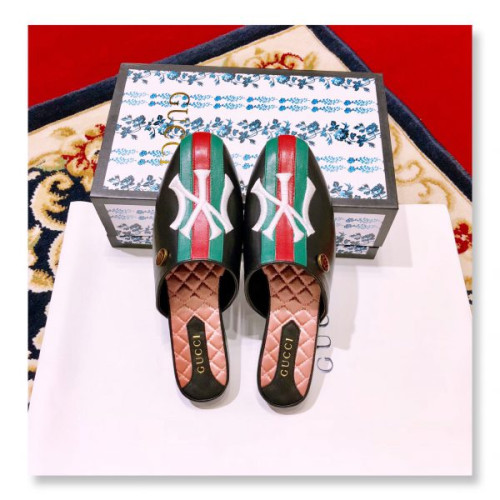 G*u*i-slippers