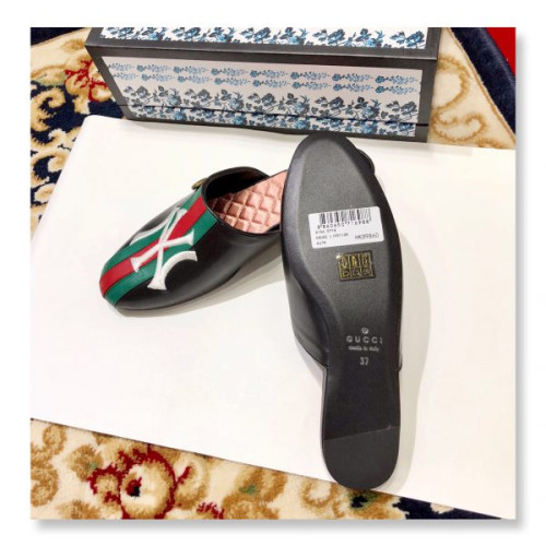 G*u*i-slippers