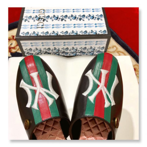 G*u*i-slippers