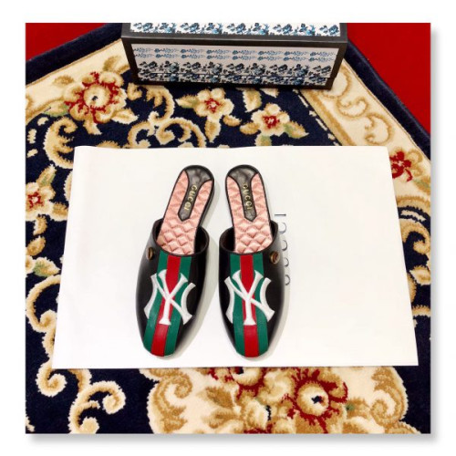 G*u*i-slippers