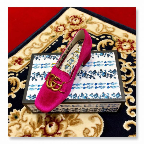 G*u*i-velvet-pump