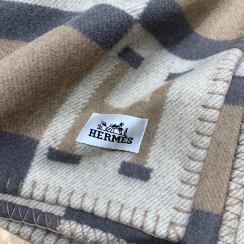 H**mes-blanket-9