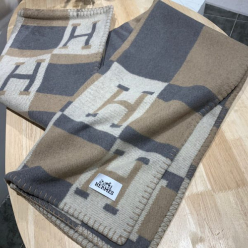 H**mes-blanket-9