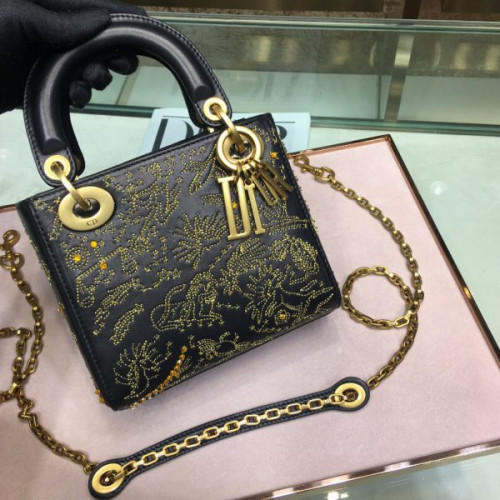 lady-D*or-fw18-2