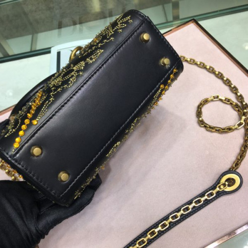 lady-D*or-fw18-2