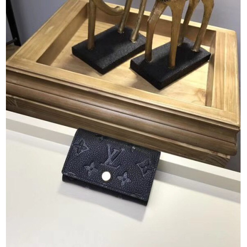 l0*is-V*t0n-6-key-holder-9