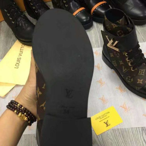 l0*is-V*t0n-boots-12