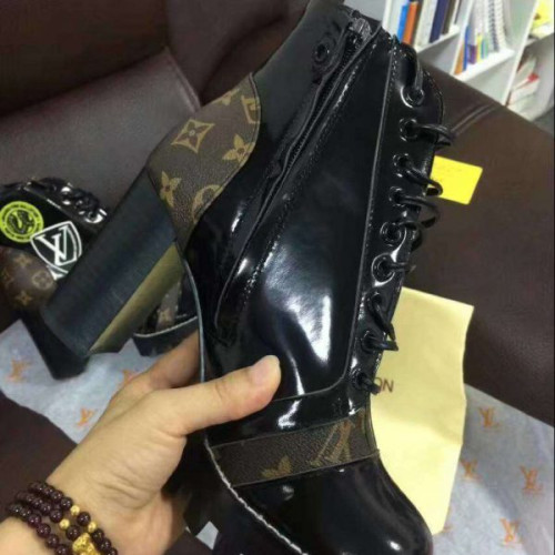 l0*is-V*t0n-boots-13