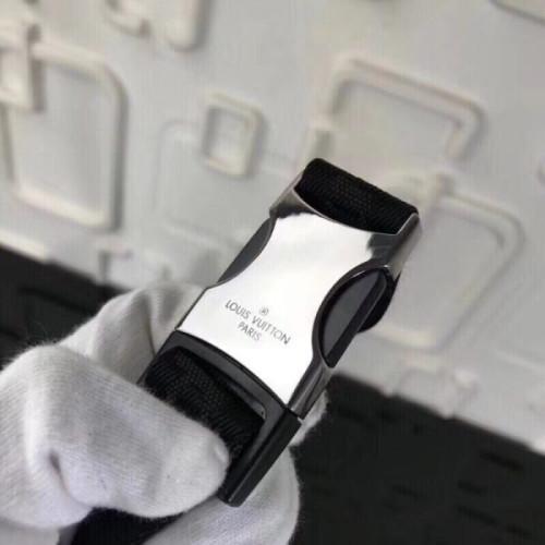 l0*is-V*t0n-bumbag-pocket-3