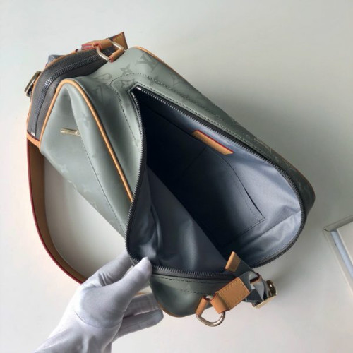l0*is-V*t0n-camera-bag-3
