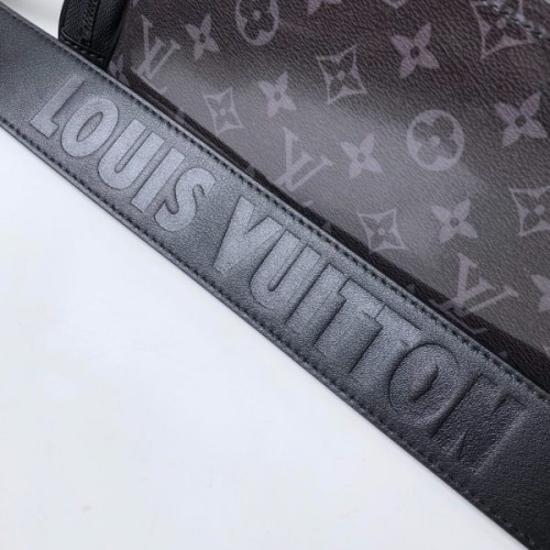 l0*is-V*t0n-camera-bag
