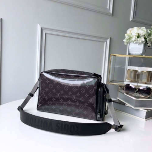 l0*is-V*t0n-camera-bag