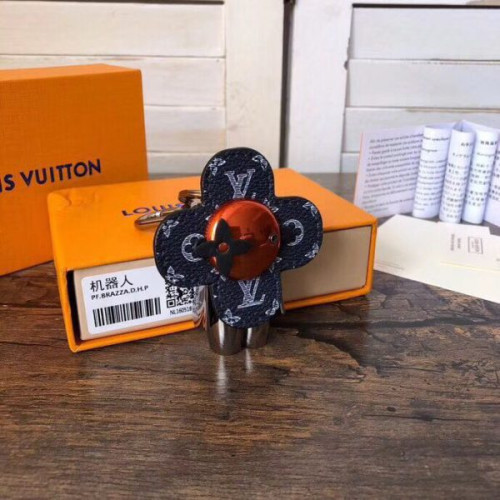l0*is-V*t0n-key-holder-3