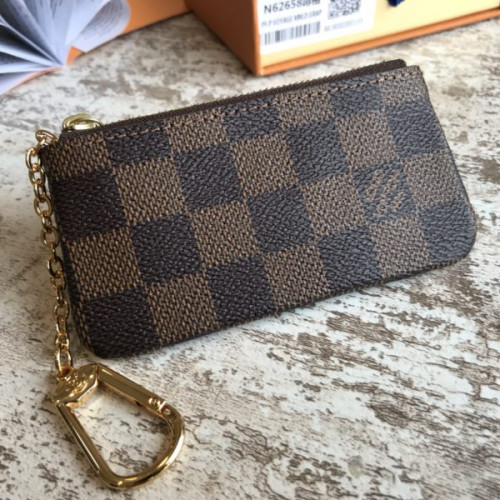 l0*is-V*t0n-key-pouch-3