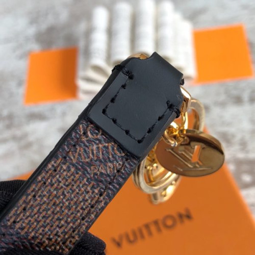 l0*is-V*t0n-key-ring