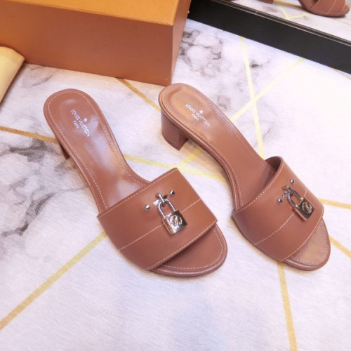 l0*is-V*t0n-lock-sandals