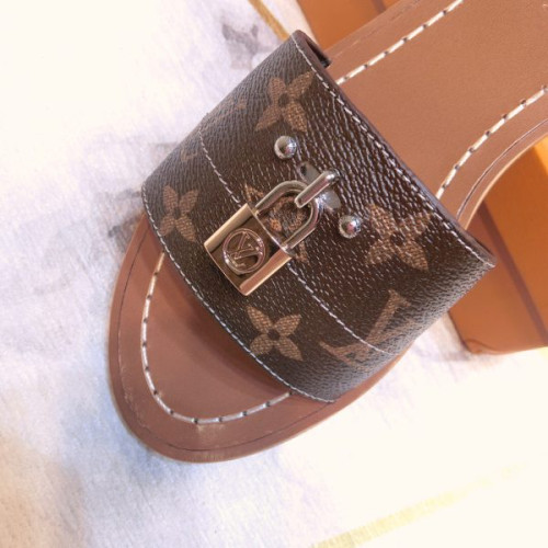 l0*is-V*t0n-lock-slippers-4