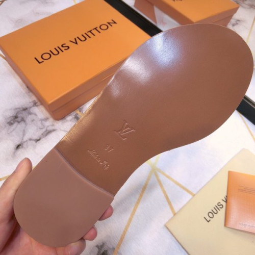 l0*is-V*t0n-lock-slippers-5