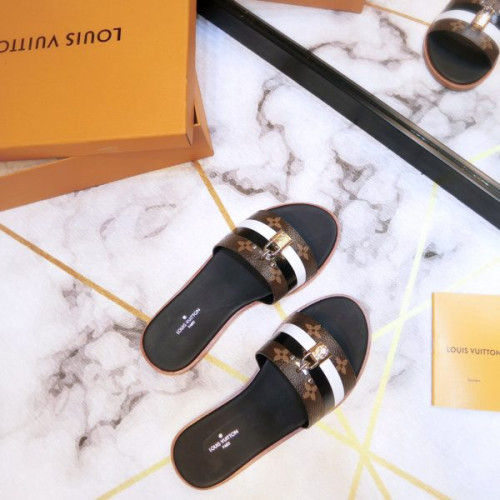l0*is-V*t0n-lock-slippers