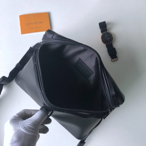 l0*is-V*t0n-messenger-bag-10