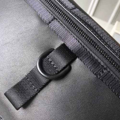 l0*is-V*t0n-messenger-bag-10