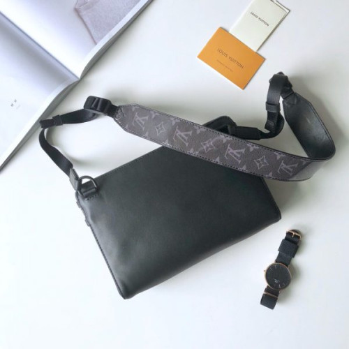 l0*is-V*t0n-messenger-bag-10