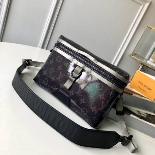 l0*is-V*t0n-messenger-bag-11