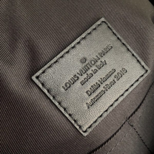 l0*is-V*t0n-messenger-bag-11