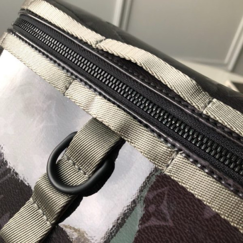 l0*is-V*t0n-messenger-bag-11